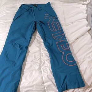New w/out tags OAKLEY ski pants.Size US/EU S JPN M (US small) Performance fit